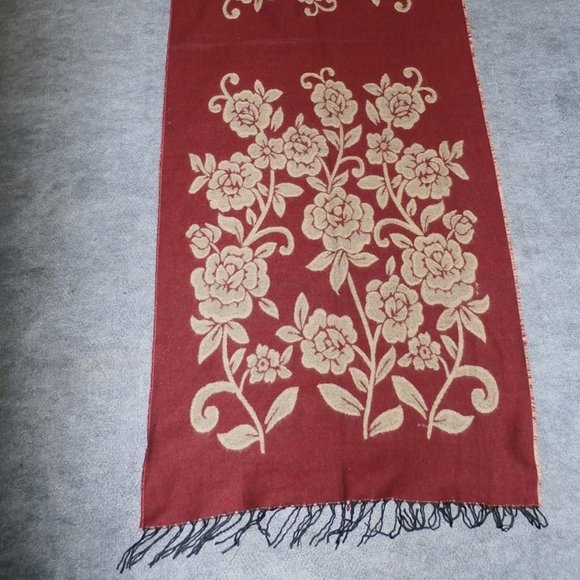 NEW  Reversible Wool Table Runner Red & Beige Floral design w/ fringe 70 x26 - Picture 2 of 7